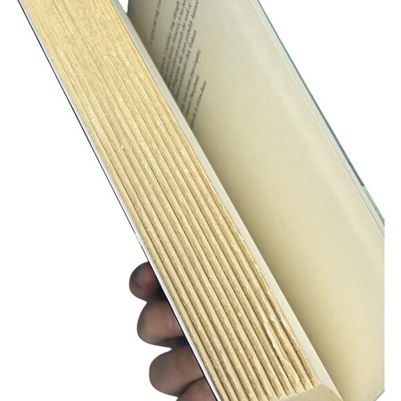 Station Eleven by Emily St. John Mandel – First Canadian Edition Paperback 2014 - Picture 5 of 10